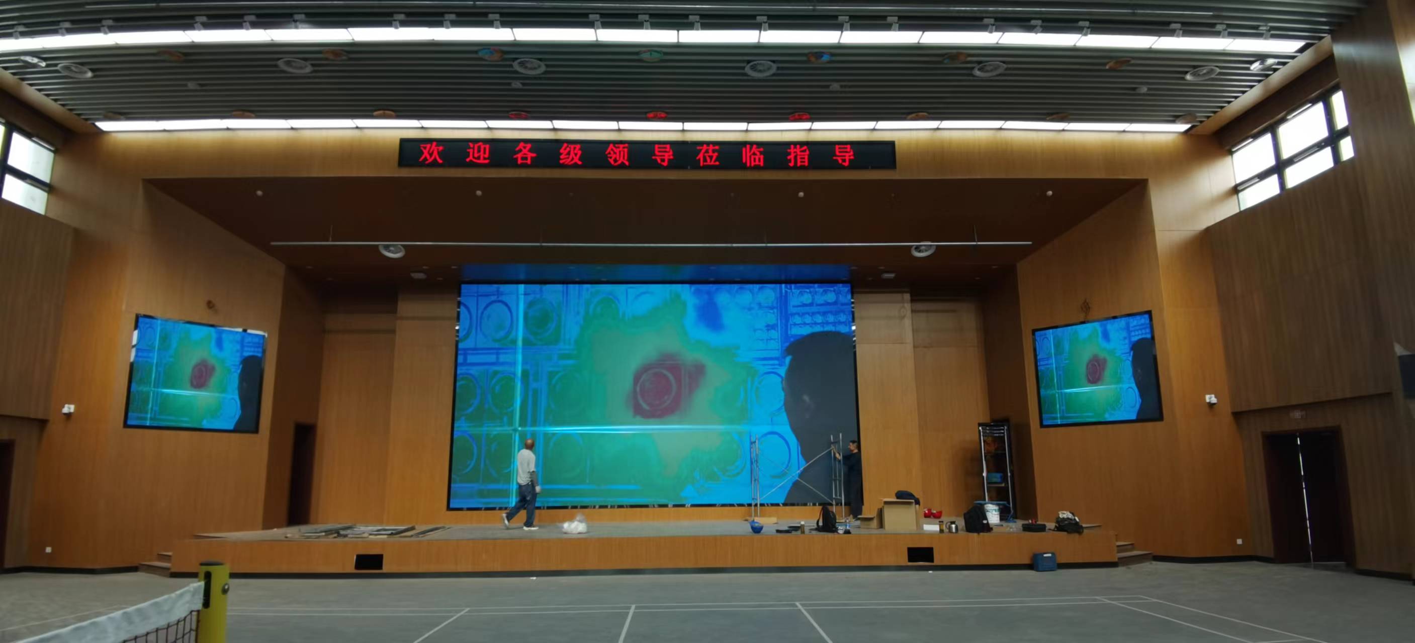 中铁建工宝桥研发中心项目部LED屏施工